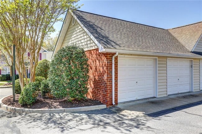 Building Photo - 4620 Twin Hickory Lake Dr