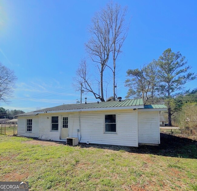 Building Photo - 135 Love St