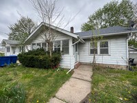 Building Photo - 2 bedroom house in Moline with detached ga...