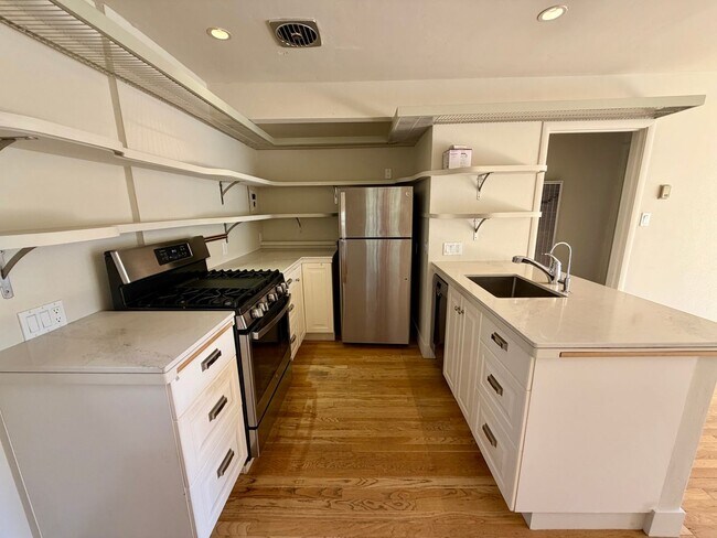 Building Photo - 1072F-A/B-PGPM-T/L-CS