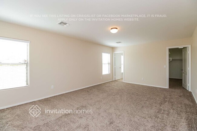 Building Photo - 7811 S 63rd Dr