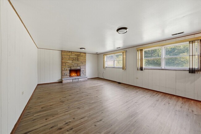 Building Photo - 4050 Violet Ln