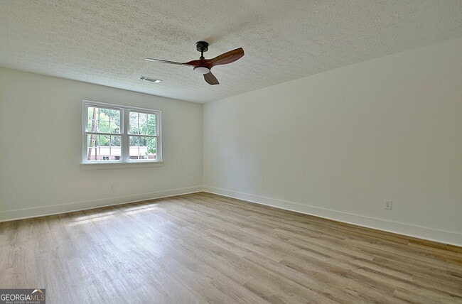 Building Photo - 105 Rose Ct