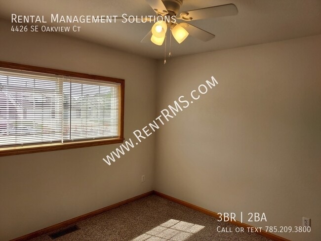 Building Photo - 4426 SE Oakview Ct