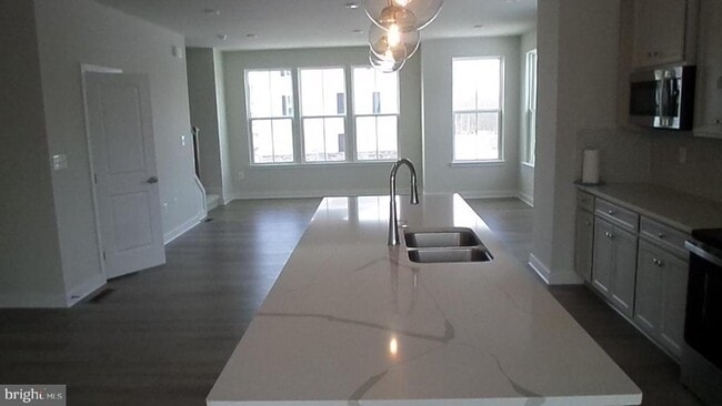 Building Photo - 9399 Edenderry Dr