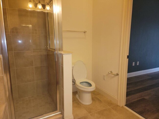 Building Photo - 4/2.5 TOWNHOME VILLA in Waterstone-Davenpo...