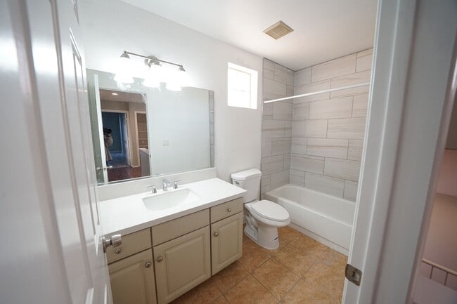 Building Photo - SHOWINGS AVAILABLE NOW