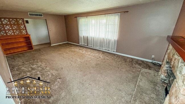 Building Photo - 709 Park Dr
