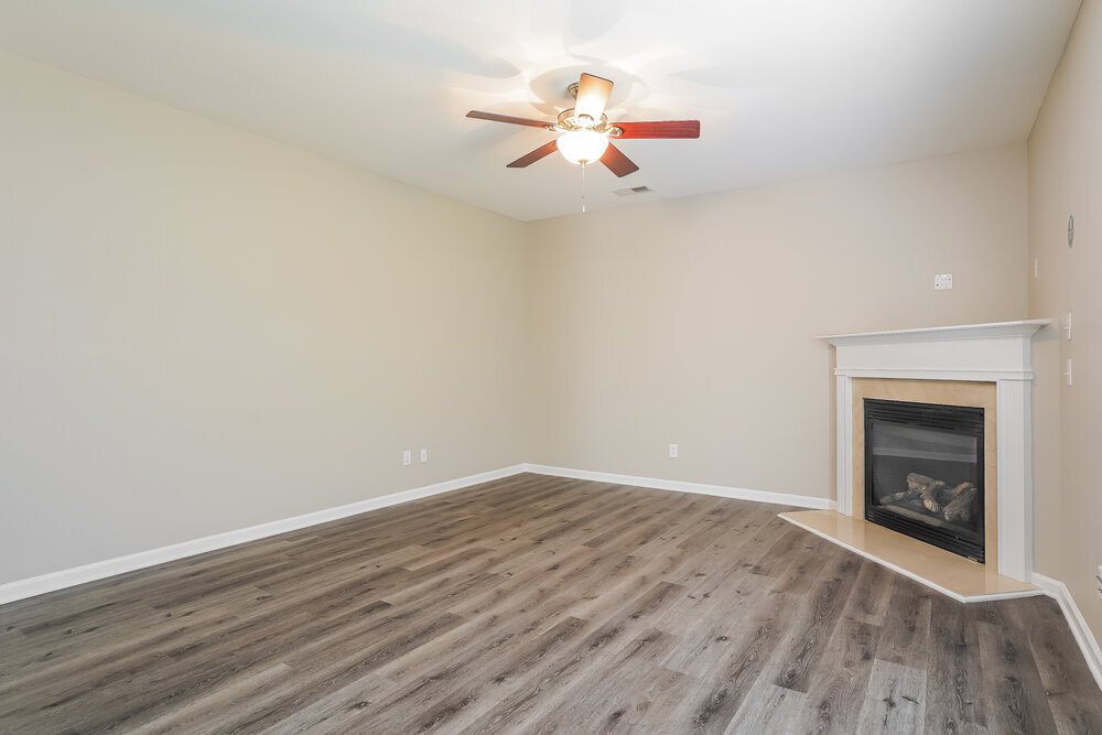 Building Photo - 242 River Hills Dr
