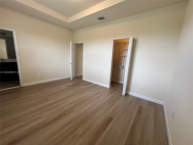 Building Photo - 748 SE 32nd Ave