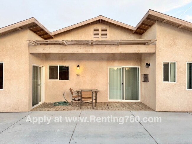 Building Photo - Gorgeous & Spacious 4 Bed Home