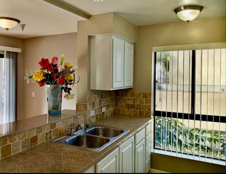 Building Photo - 3852 Vinton Ave