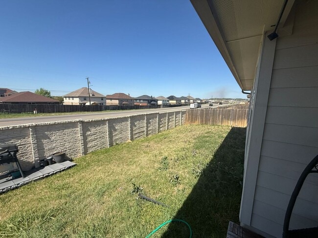 Building Photo - BEAUTIFUL 4-bedroom 2-bathroom home! !!HALF OFF 1ST MONTH!!