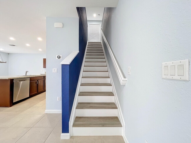 Building Photo - 4999 Haverhill Pointe Dr