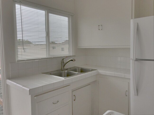 Primary Photo - 2055 Emerald St