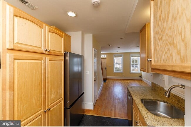 Building Photo - 809 Kentucky Ave SE