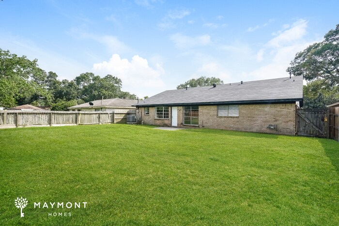 Building Photo - 1303 Bayou Dr