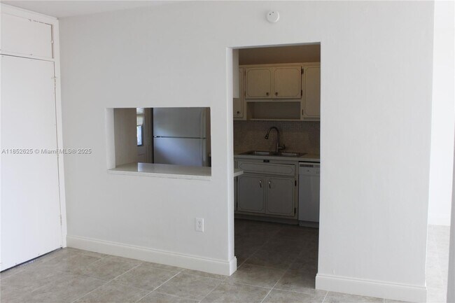 Building Photo - 1475 NE 125th Terrace
