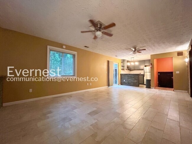 Building Photo - Beautiful 4 Bed/3 Bath Home with 3 Car Garage / Available Now!