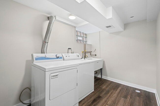 Building Photo - 1723 W 75th Pl