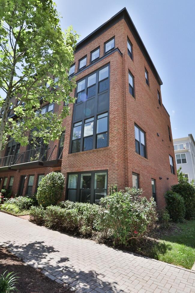 Building Photo - 1424 Piccard Dr