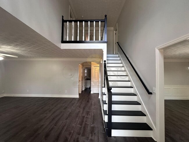 Building Photo - 4BR/3BA on Large Private Wooded Lot- Woodstock