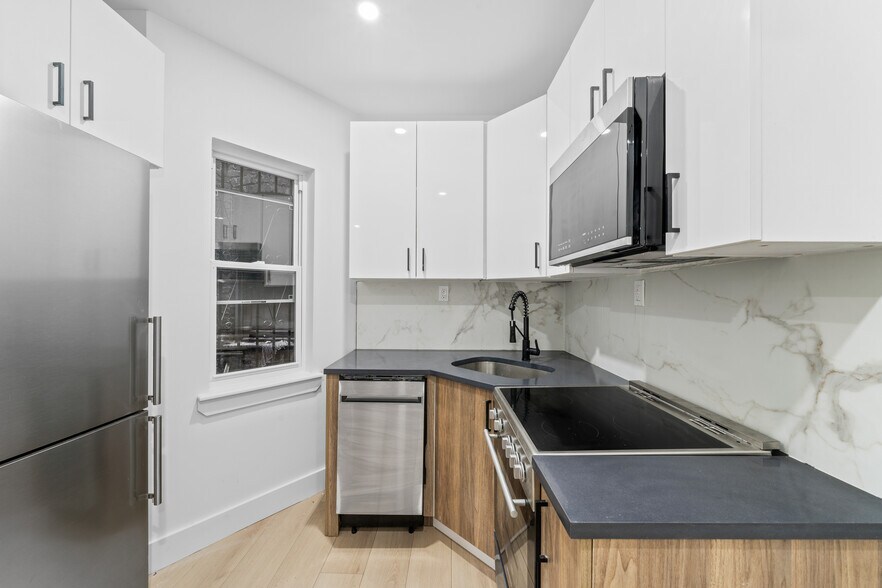 Building Photo - 514 E 188th St