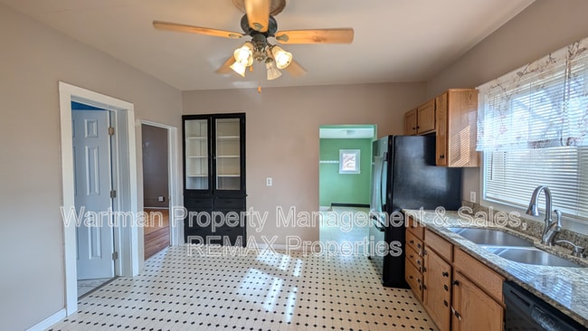 Building Photo - 2102 W Kiowa St