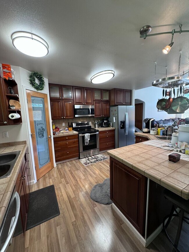 Building Photo - Beautiful 3 Bedroom, 2 bath, 2 Car Garage home off Chena Hills/Chena Ridge