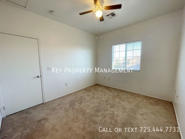 Building Photo - GORGEOUS THREE STORY 2 BEDROOM TOWNHOME IN...