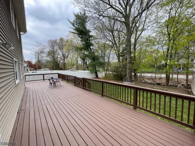 Building Photo - 42 Willow Way