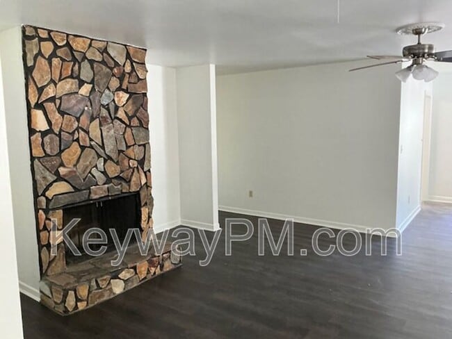 Building Photo - 3204 N Wimbledon Dr