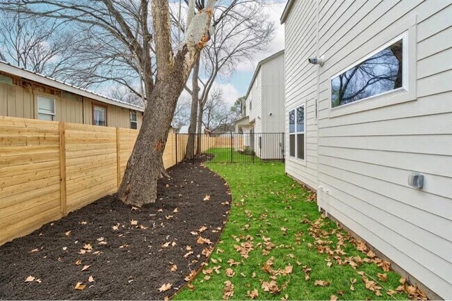 Building Photo - 6107 Richardson Ln