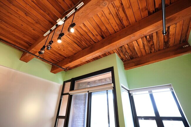 Building Photo - 1503 S State St