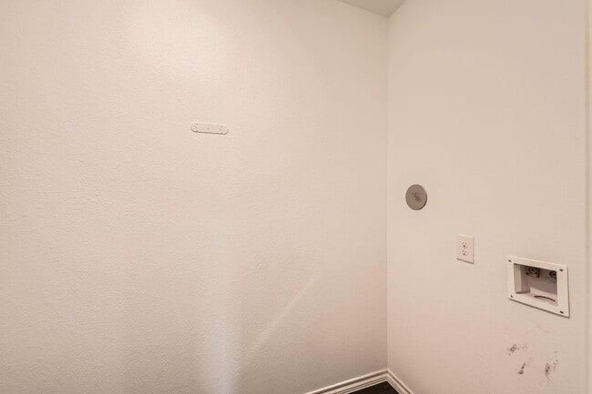 Building Photo - 1352 Winding Willow Dr