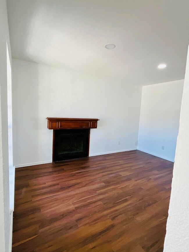 Building Photo - 5509 Oakbriar Cir