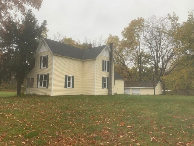 Primary Photo - Large 3 bed 1 bath house in Grandville