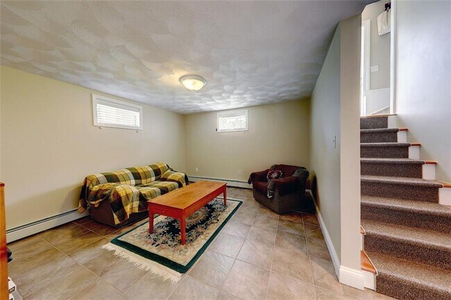Building Photo - Providence/Elmhurst – Gorgeous Single Fami...