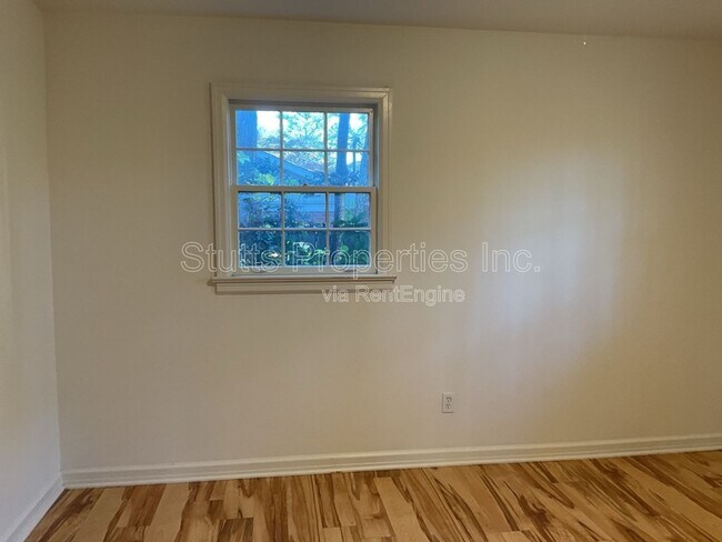Building Photo - 2114 Crestline Dr
