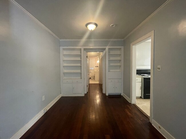 Building Photo - 1 bedroom duplex with washer and dryer