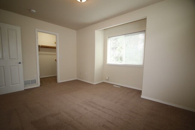 Building Photo - 3 Bedroom Condo in East Anchorage!