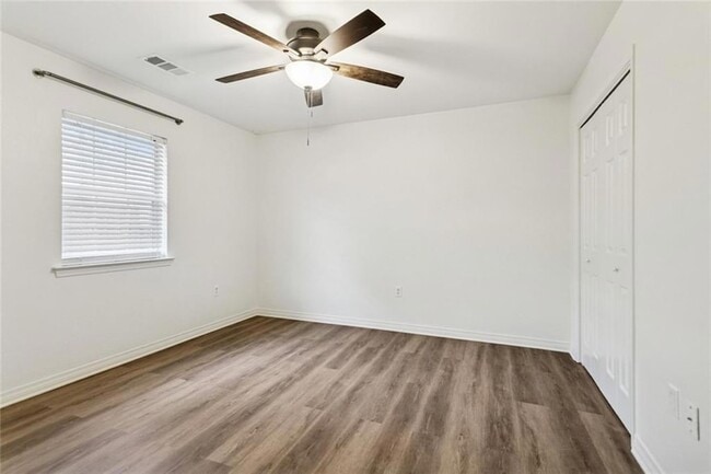 Building Photo - 405 Bon Temps Roule