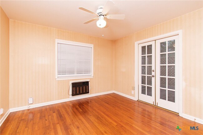 Building Photo - 4510 Russell Dr