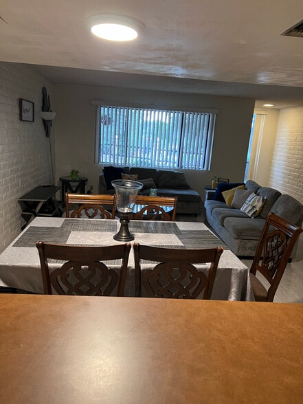 Building Photo - 790 W Mesa Verde Dr