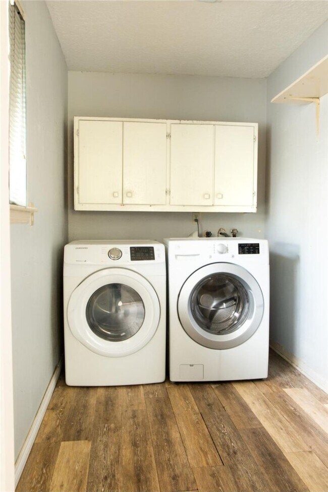 Building Photo - 1918 Crystal Springs Dr