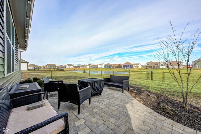 Building Photo - 2214 Warbler St