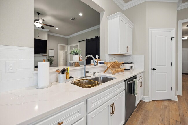 Building Photo - 212 Blaze Blvd