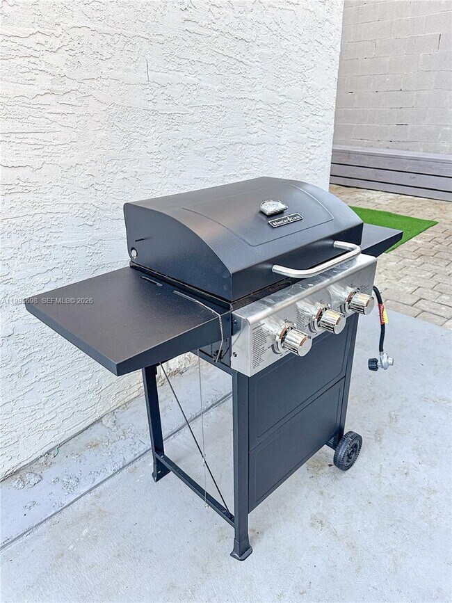 Building Photo - 174 NE 55th St