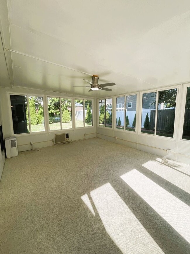 Building Photo - $2775 - Beautiful 3-Bedroom Home in Fronte...