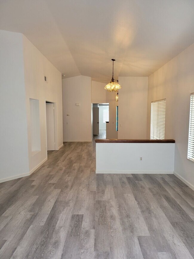 Building Photo - $3600.00 Rancho Bernardo 3 bdrm 2 bath 1450 sq ft House, Pool & Clubhouse